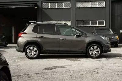 Peugeot 2008 2019 - 12999 EUR, 105150 km - AUTO.MOTO.pt - 105150km - foto 2 de 25