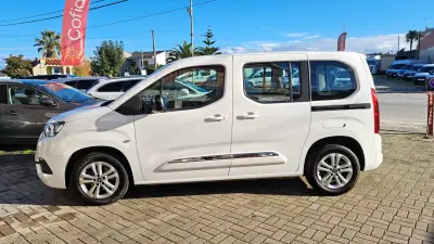 Toyota Proace City Verso 1.5D L1 Confort 2022 - 22900 EUR, 171567 km - AUTO.MOTO.pt - 171567km - foto 7 de 35