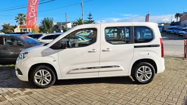 Toyota Proace City Verso 1.5D L1 Confort 2022 - 22900 EUR, 171567 km - AUTO.MOTO.pt - 171567km - foto 7 de 35
