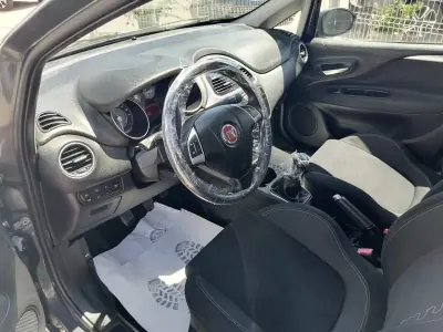 Fiat Punto 2013 - 6900 EUR, 135000 km - AUTO.MOTO.pt - 135000km - foto 3 de 8