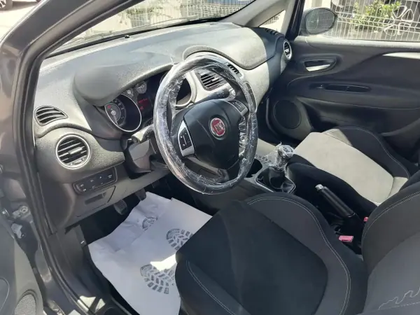 Fiat Punto 2013 - 6900 EUR, 135000 km - AUTO.MOTO.pt - 135000km - foto 3 de 8
