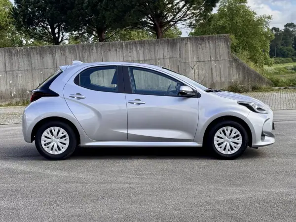 Toyota Yaris 2023 - 17990 EUR, 22000 km - AUTO.MOTO.pt - 22000km - foto 7 de 28