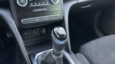 Renault Mégane Sport Tourer 2018 - 12999 EUR, 131021 km - AUTO.MOTO.pt - 131021km - foto 13 de 29