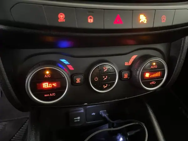 Fiat Tipo 2019 - 8900 EUR, 146000 km - AUTO.MOTO.pt - 146000km - foto 26 de 32
