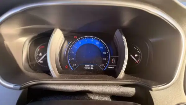 Renault Mégane 2019 - 14999 EUR, 99500 km - AUTO.MOTO.pt - 99500km - foto 17 de 20