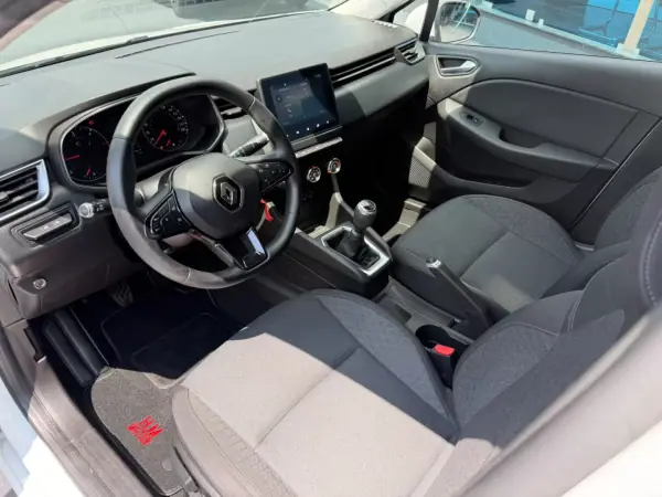 Renault Clio 2019 - 12300 EUR, 144000 km - AUTO.MOTO.pt - 144000km - foto 8 de 11
