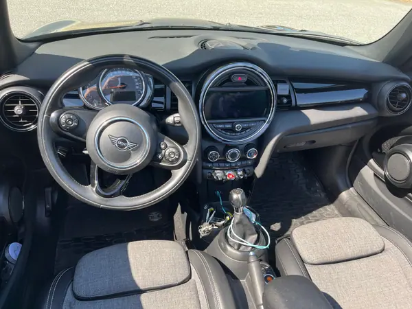 MINI Cabrio 2020 - 18400 EUR, 133000 km - AUTO.MOTO.pt - 133000km - foto 9 de 20