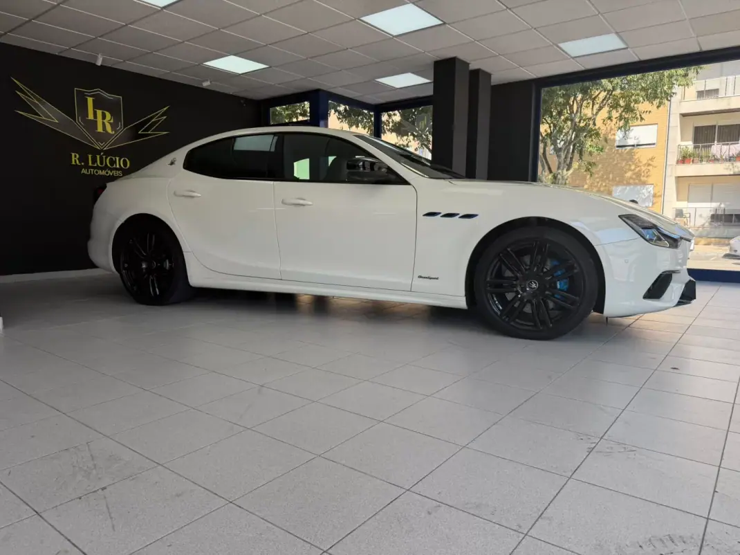 Maserati Ghibli 2021 - 62500 EUR, 45000 km - 45000km - foto 9 de 51