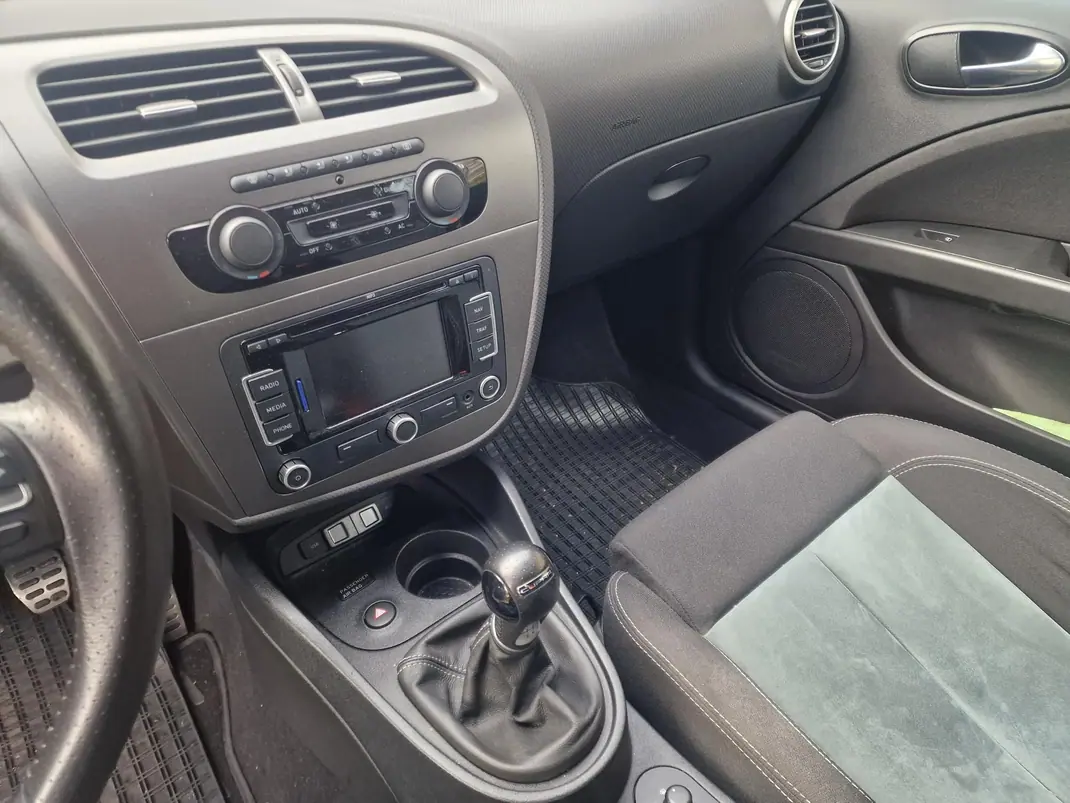 SEAT Leon 2011 - 28500 EUR, 110000 km - 110000km - foto 8 de 12