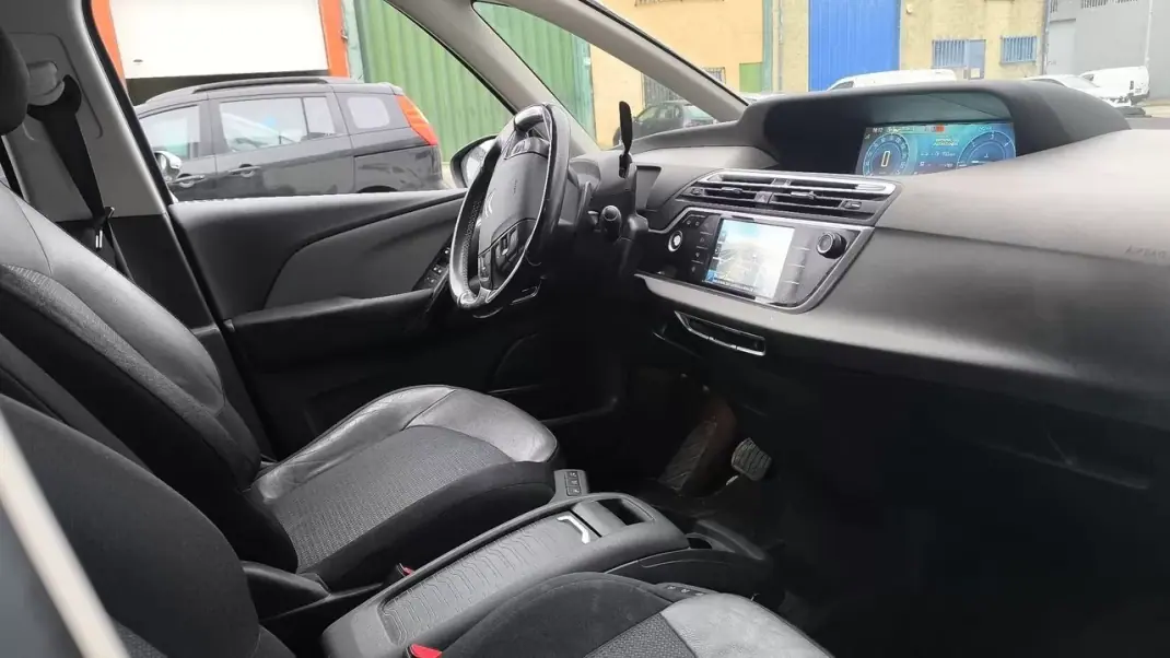 Citroën C4 Grand Picasso 2015 - 11400 EUR, 169000 km - AUTO.MOTO.pt - 169000km - foto 12 de 15