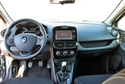 Renault Clio 2018 - 12250 EUR, 45634 km - AUTO.MOTO.pt - 45634km - foto 12 de 24