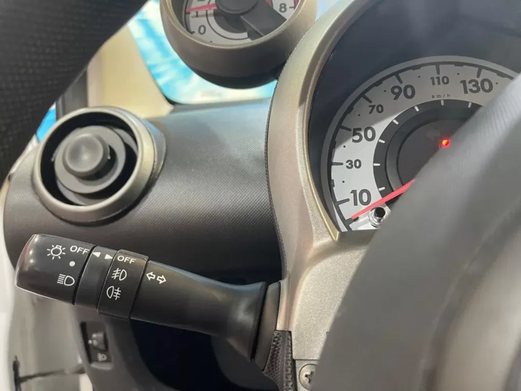 Citroën C1 2014 - 6750 EUR, 105000 km - AUTO.MOTO.pt - 105000km - foto 31 de 32