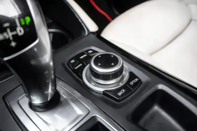 BMW X6 ActiveHybrid 2010 - 23990 EUR, 173745 km - AUTO.MOTO.pt - 173745km - foto 17 de 40