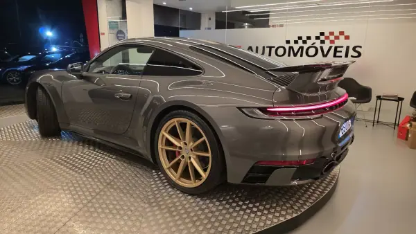 Porsche 992 2021 - 159500 EUR, 69488 km - AUTO.MOTO.pt - 69488km - foto 24 de 58
