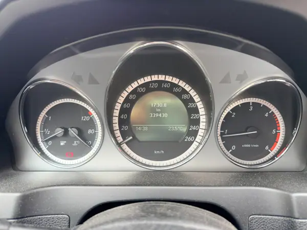 Mercedes-Benz C 250 2010 - 8500 EUR, 340000 km - AUTO.MOTO.pt - 340000km - foto 6 de 8