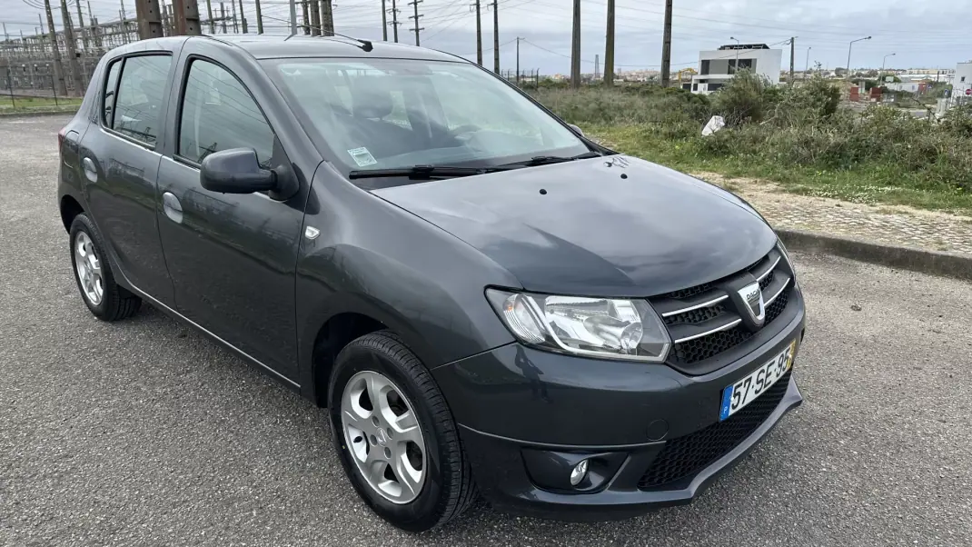 Dacia Sandero 2016 - 5950 EUR, 150000 km - AUTO.MOTO.pt - 150000km - foto 1 de 15