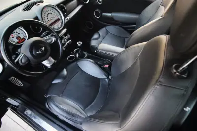 MINI Cooper 2010 - 8350 EUR, 246500 km - 246500km - foto 15 de 22