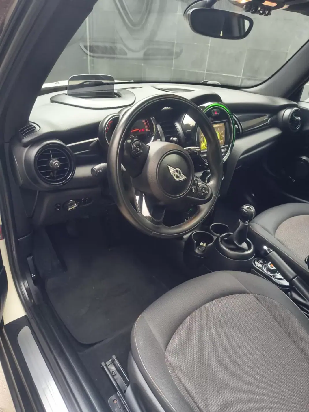 MINI One 2015 - 11900 EUR, 125000 km - AUTO.MOTO.pt - 125000km - foto 16 de 35