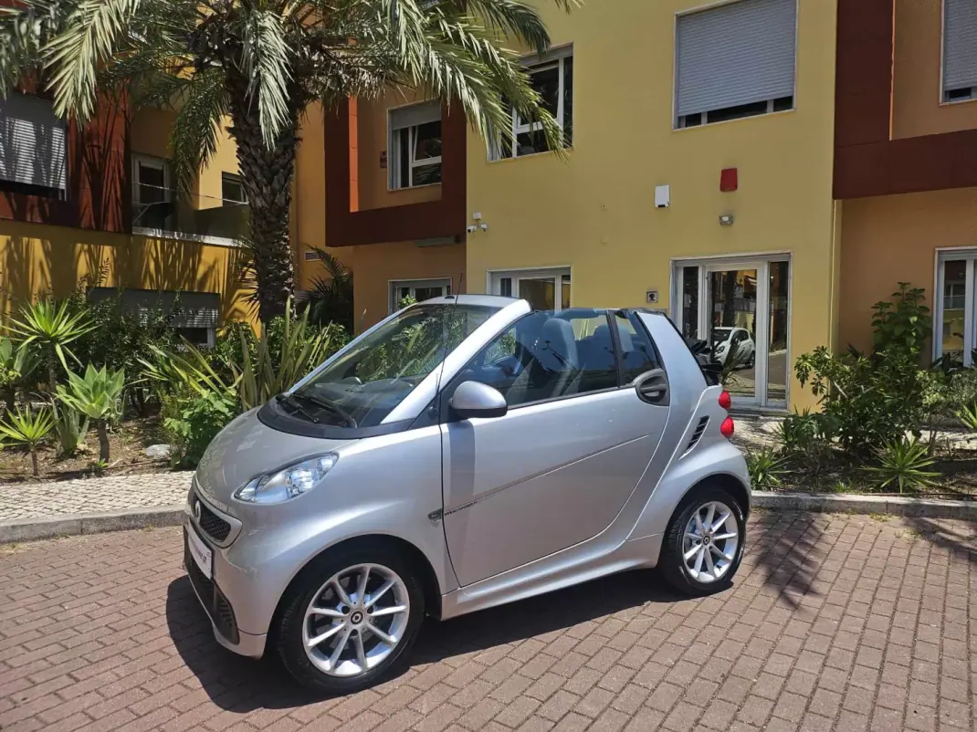 Smart Fortwo Cabrio 2014 - 9780 EUR, 40000 km - AUTO.MOTO.pt - 40000km - foto 1 de 6