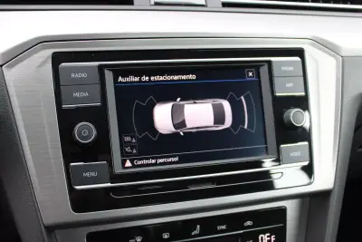 Volkswagen Passat 2021 - 21900 EUR, 22076 km - AUTO.MOTO.pt - 22076km - foto 25 de 44