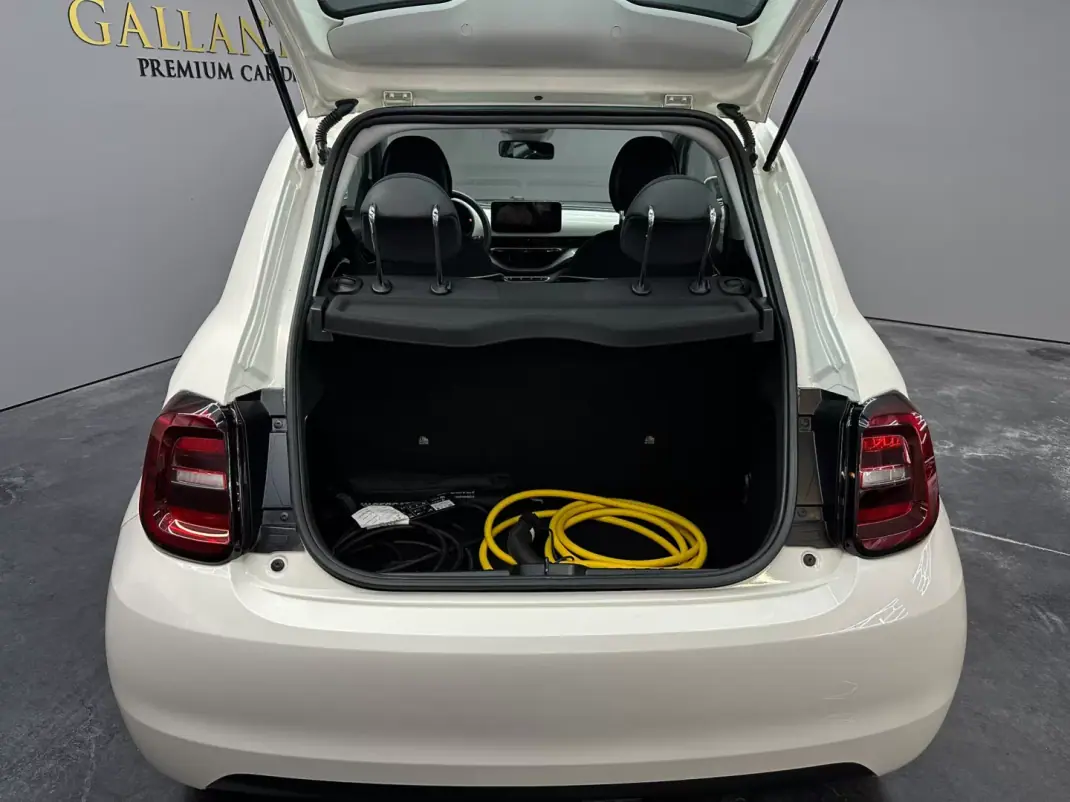 Fiat 500e 2023 - 16400 EUR, 14615 km - 14615km - foto 5 de 8