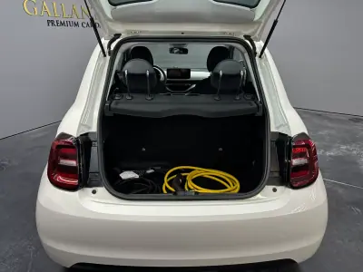 Fiat 500e 2023 - 18900 EUR, 14615 km - AUTO.MOTO.pt - 14615km - foto 5 de 8
