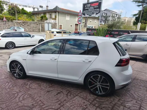 Volkswagen Golf 2014 - 17900 EUR, 195000 km - AUTO.MOTO.pt - 195000km - foto 12 de 32