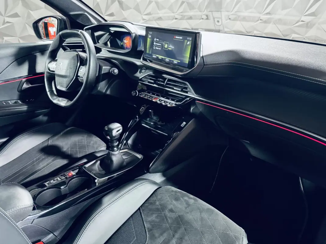 Peugeot 208 2022 - 15990 EUR, 75129 km - AUTO.MOTO.pt - 75129km - foto 20 de 35