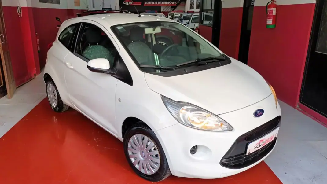 Ford KA 2015 - 7500 EUR, 111953 km - AUTO.MOTO.pt - 111953km - foto 1 de 46
