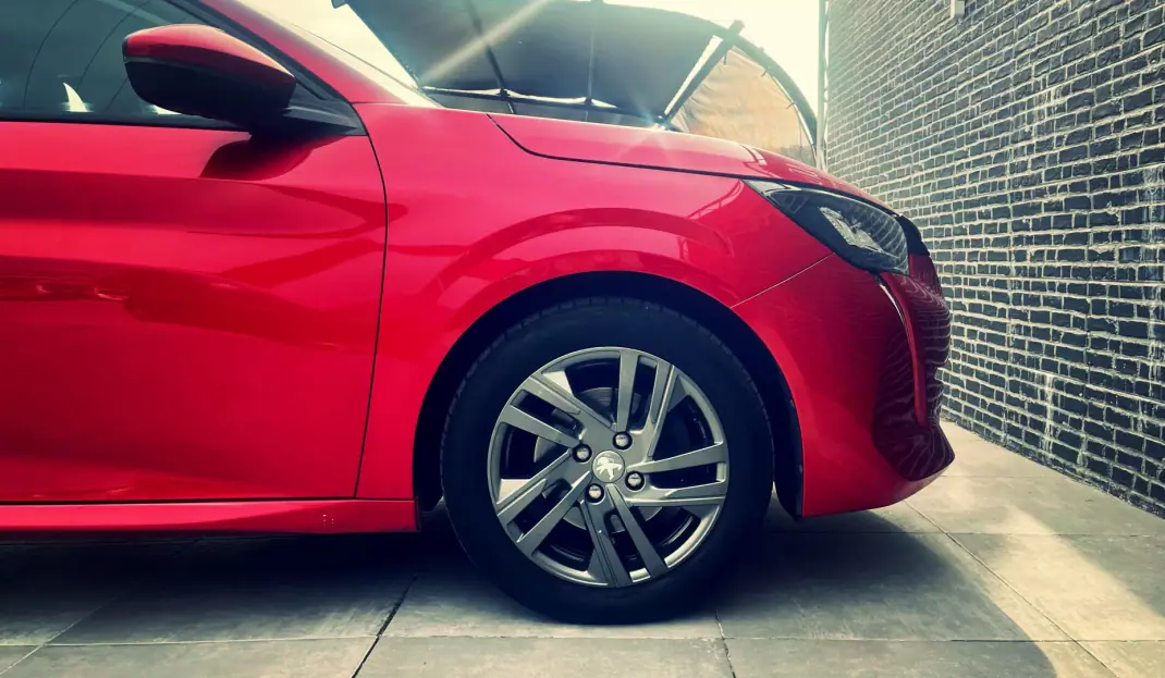Peugeot 208 2021 - 15750 EUR, 102000 km - AUTO.MOTO.pt - 102000km - foto 11 de 14
