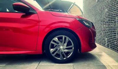 Peugeot 208 2021 - 15750 EUR, 102000 km - AUTO.MOTO.pt - 102000km - foto 11 de 14