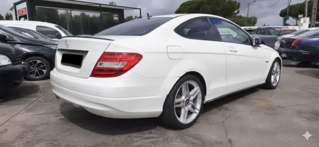 Mercedes-Benz C 250 2011 - 18900 EUR, 145876 km - AUTO.MOTO.pt - 145876km - foto 4 de 9
