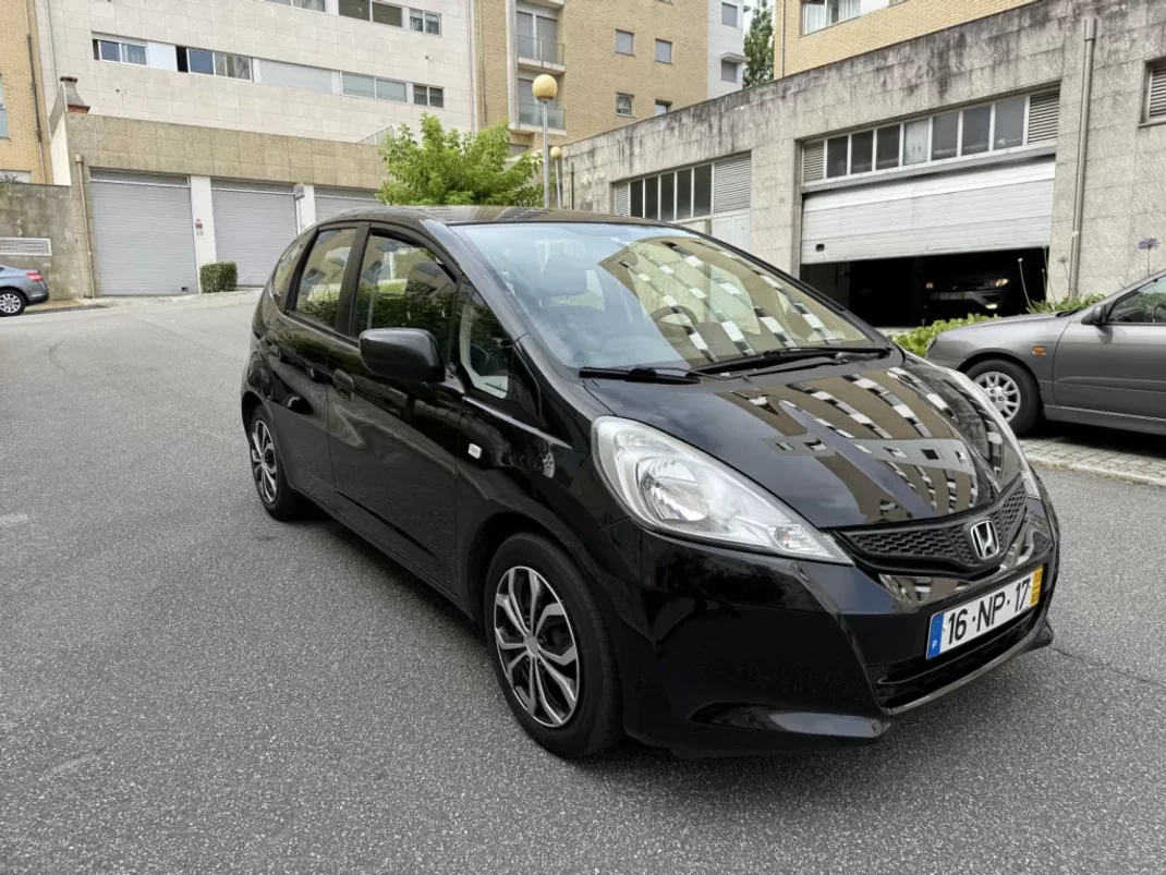 Honda Jazz 2013 - 8950 EUR, 139000 km - AUTO.MOTO.pt - 139000km - foto 2 de 15