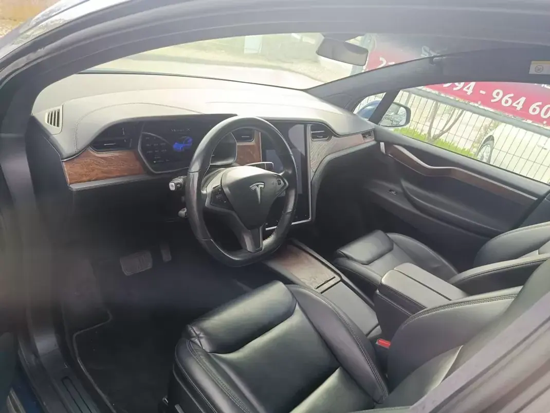 Tesla Model X 2020 - 45500 EUR, 85990 km - AUTO.MOTO.pt - 85990km - foto 24 de 38