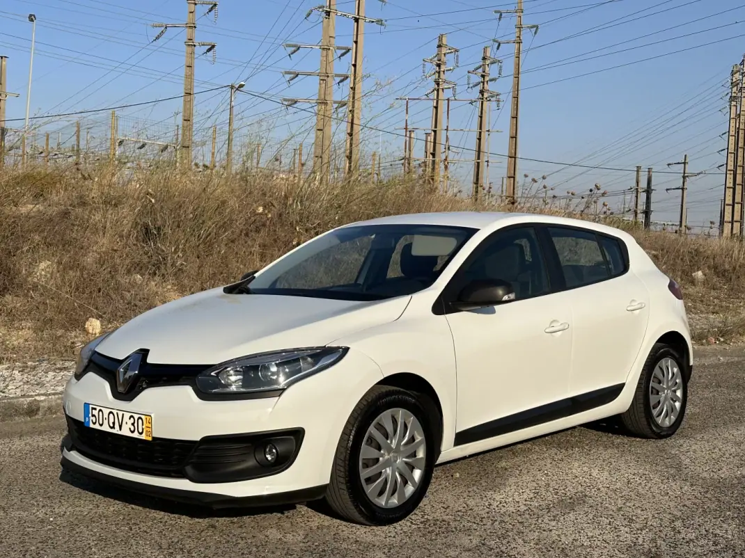 Renault Mégane 2014 - 5500 EUR, 270000 km - AUTO.MOTO.pt - 270000km - foto 2 de 12