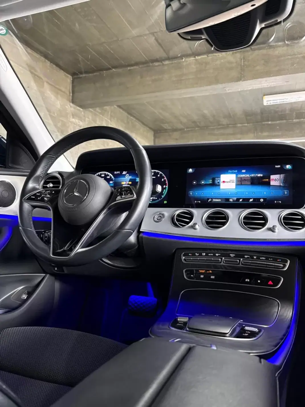 Mercedes-Benz E 300 2022 - 34500 EUR, 77100 km - AUTO.MOTO.pt - 77100km - foto 12 de 18