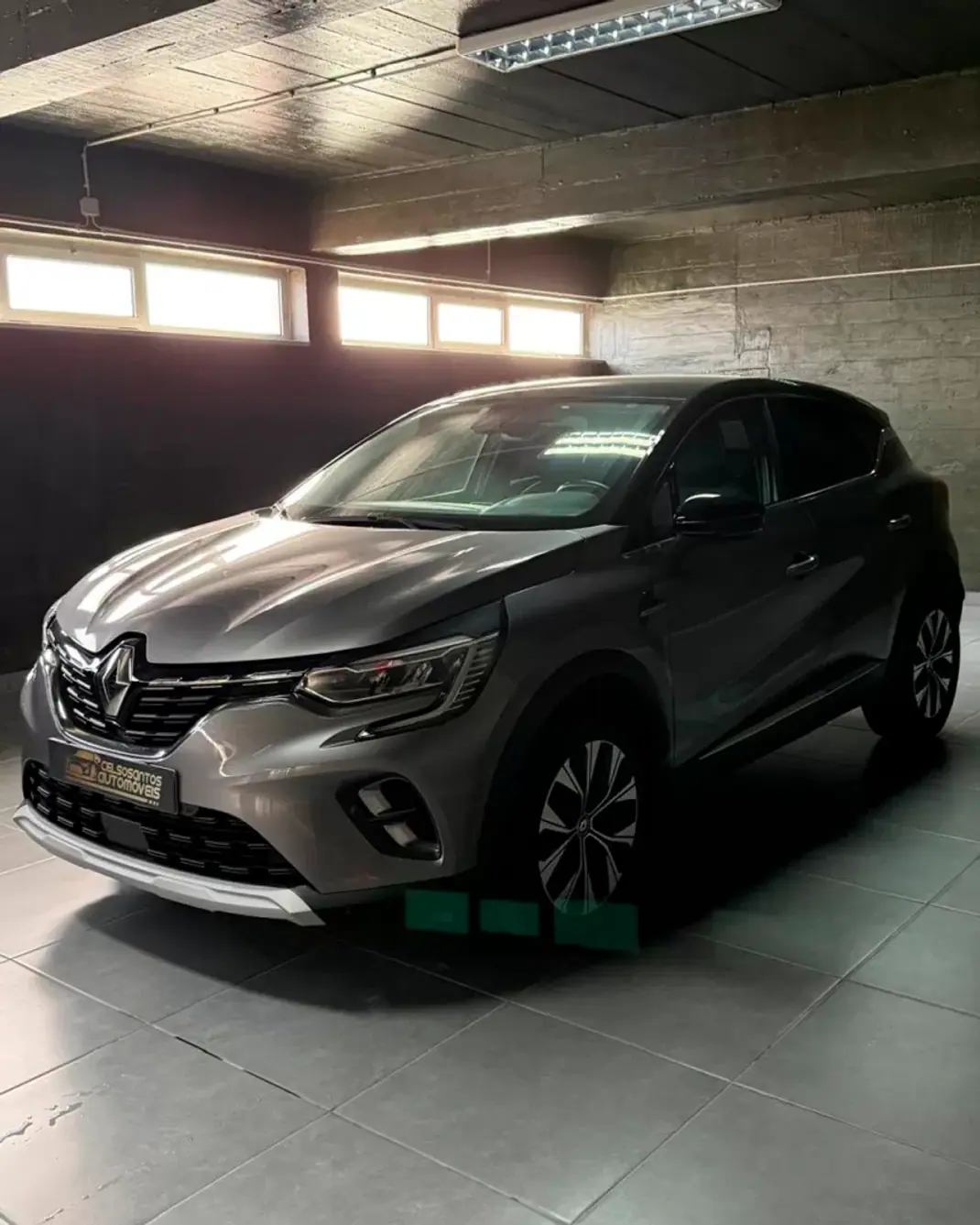 Renault Captur 2023 - 17200 EUR, 55000 km - AUTO.MOTO.pt - 55000km - foto 2 de 19