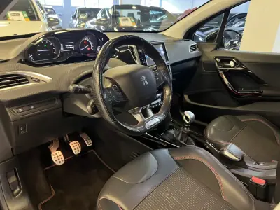 Peugeot 2008 2017 - 9990 EUR, 110000 km - AUTO.MOTO.pt - 110000km - foto 5 de 47