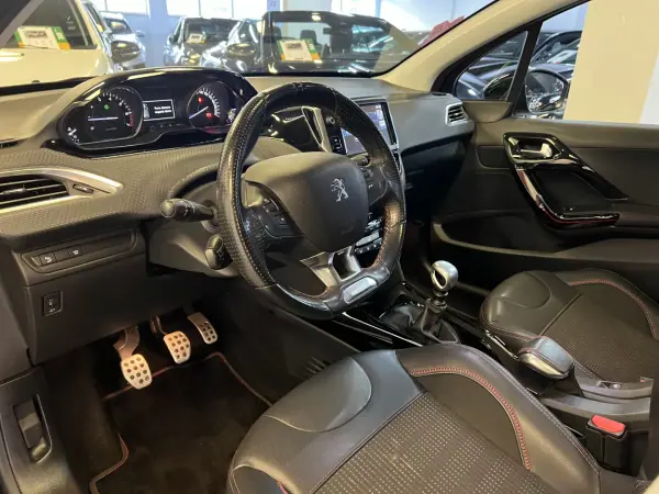 Peugeot 2008 2017 - 9990 EUR, 110000 km - AUTO.MOTO.pt - 110000km - foto 5 de 47