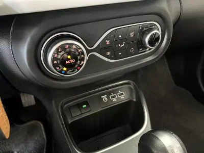 Renault Twingo 2021 - 10800 EUR, 86540 km - AUTO.MOTO.pt - 86540km - foto 14 de 22