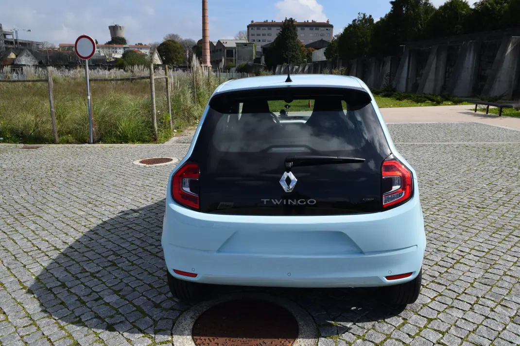 Renault Twingo 2024 - 13000 EUR, 28000 km - AUTO.MOTO.pt - 28000km - foto 4 de 12