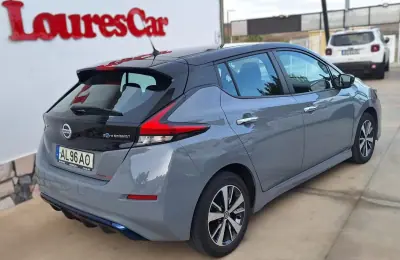Nissan Leaf 2021 - 12000 EUR, 131000 km - AUTO.MOTO.pt - 131000km - foto 4 de 17