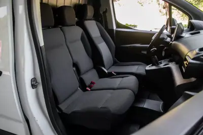 Peugeot Partner 1.5 Blue HDI 100 S&S Premium 2021 - 12990 EUR, 71659 km - AUTO.MOTO.pt - 71659km - foto 21 de 31