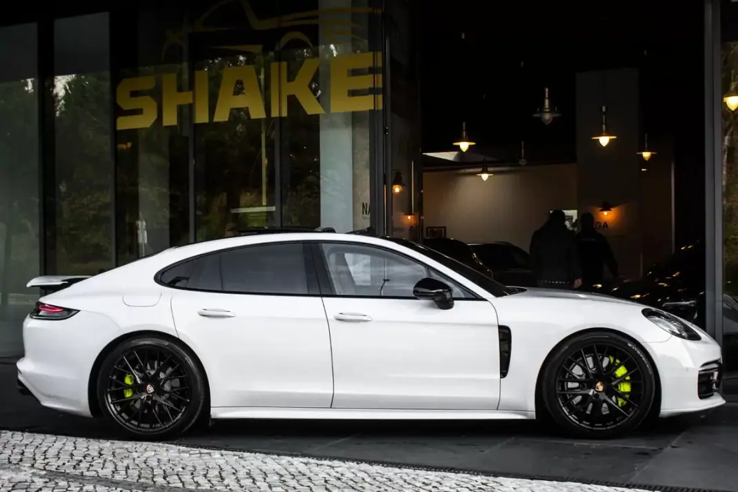 Porsche Panamera 2022 - 99950 EUR, 92267 km - AUTO.MOTO.pt - 92267km - foto 5 de 49