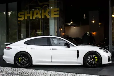 Porsche Panamera 2022 - 99950 EUR, 92267 km - AUTO.MOTO.pt - 92267km - foto 5 de 49