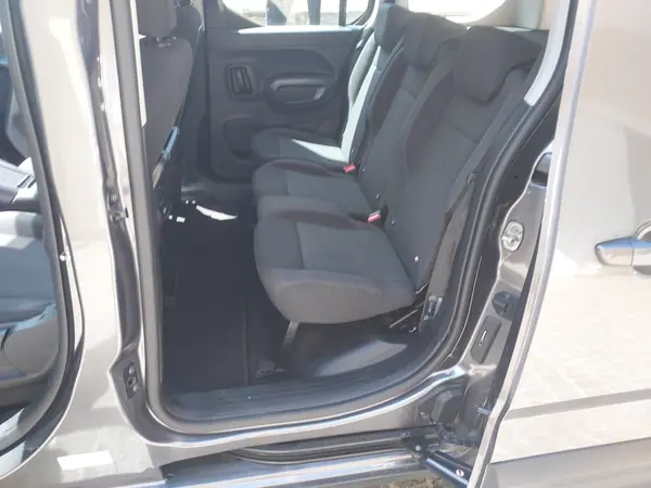 Peugeot Rifter 2020 - 18500 EUR, 125000 km - AUTO.MOTO.pt - 125000km - foto 13 de 14