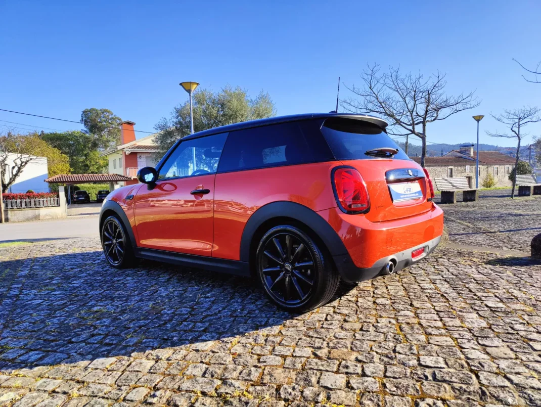 MINI Cooper 2019 - 16990 EUR, 115123 km - AUTO.MOTO.pt - 115123km - foto 4 de 12