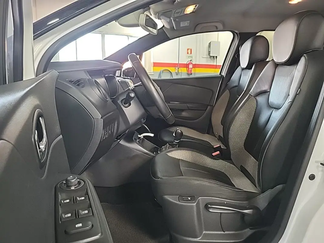 Renault Captur 2017 - 11900 EUR, 118207 km - 118207km - foto 9 de 23
