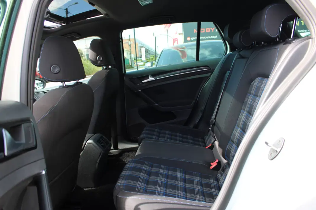 Volkswagen Golf 2015 - 12900 EUR, 233561 km - AUTO.MOTO.pt - 233561km - foto 7 de 27