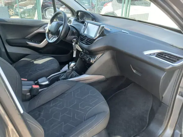 Peugeot 2008 2015 - 8450 EUR, 67397 km - AUTO.MOTO.pt - 67397km - foto 22 de 26